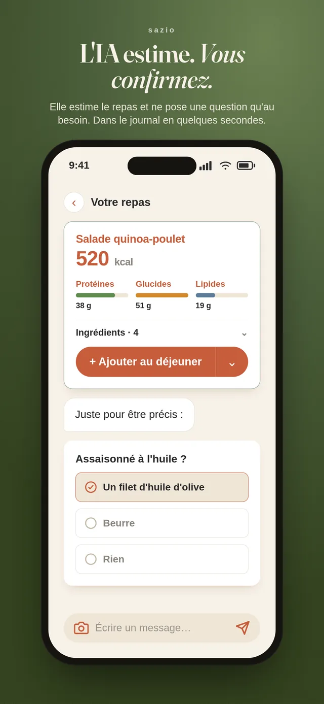 Capture d'écran de l'app Sazio : l'IA estime une salade de quinoa et poulet à 520 kcal et pose une seule question avant votre validation.